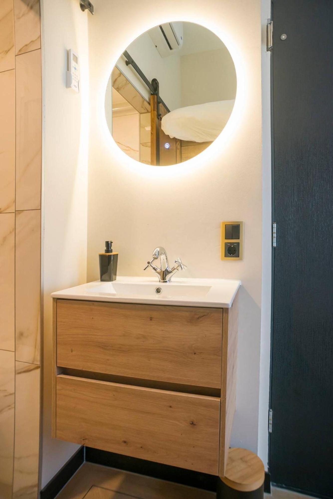 Petite Room With Wifi, Ac, And Shared Kitchen Tilburg Exteriér fotografie